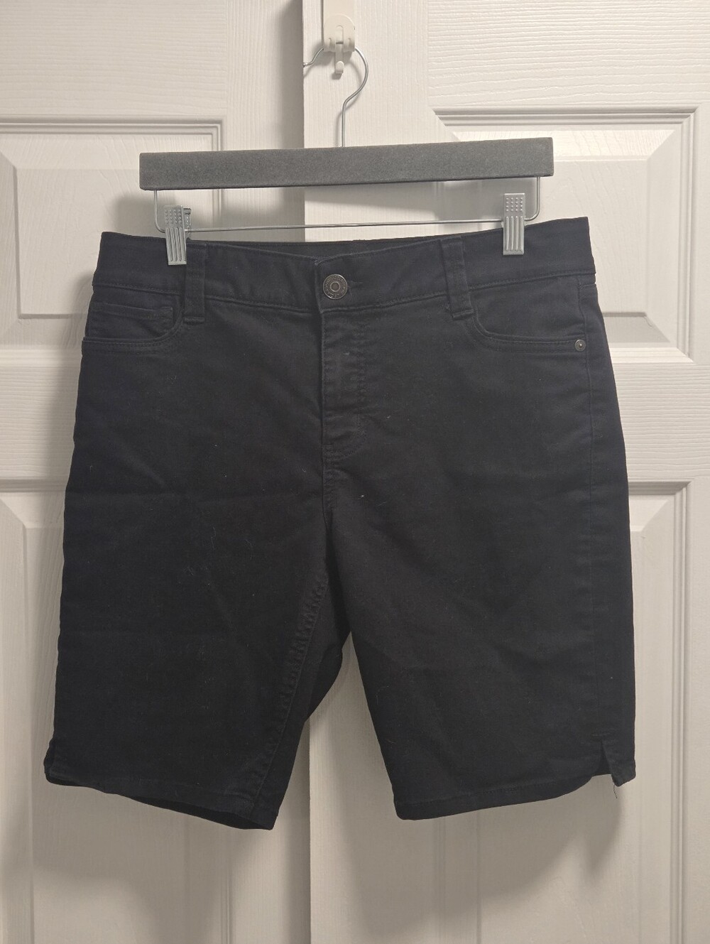 Liz Claiborne Black Sara Short Mid Rise Size 10 Like New